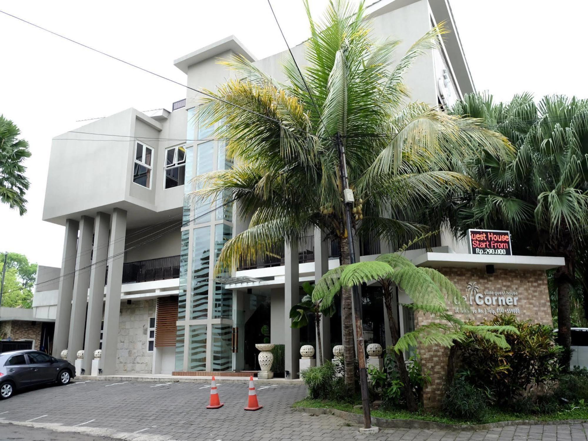 De'Corner Guest House Malang Exterior photo